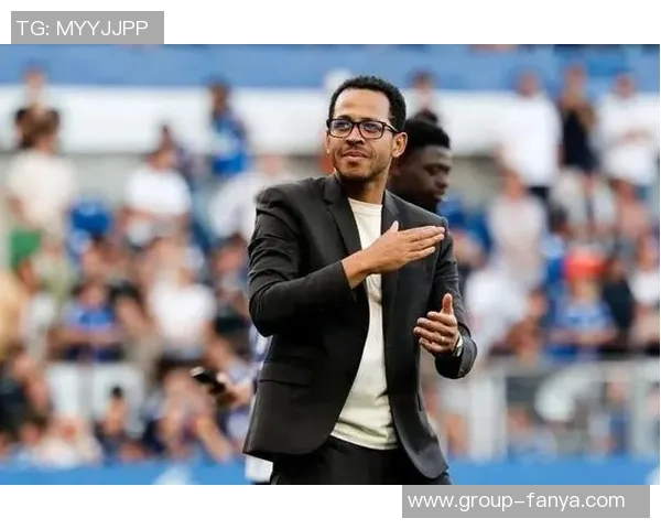 布莱顿旧将罗塞尼尔成为蓝军新帅34岁时退役经历引关注