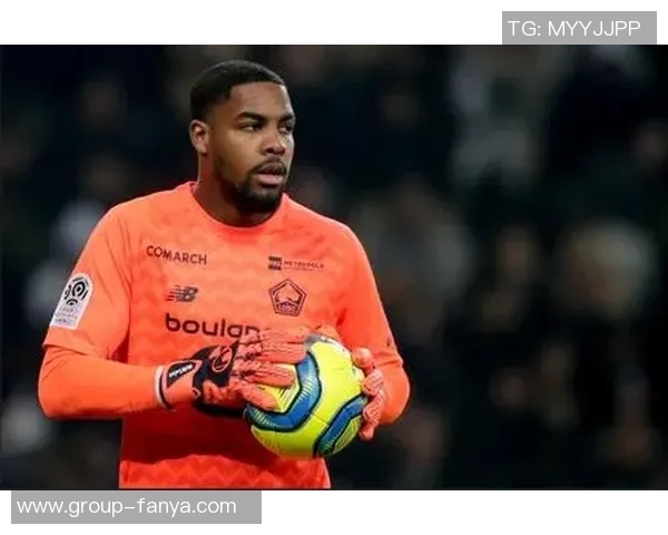 扎帕科斯塔远射险些破门迈尼昂飞身扑救化解危机 扎帕科斯塔远射险些破门迈尼昂飞身扑救化解危机