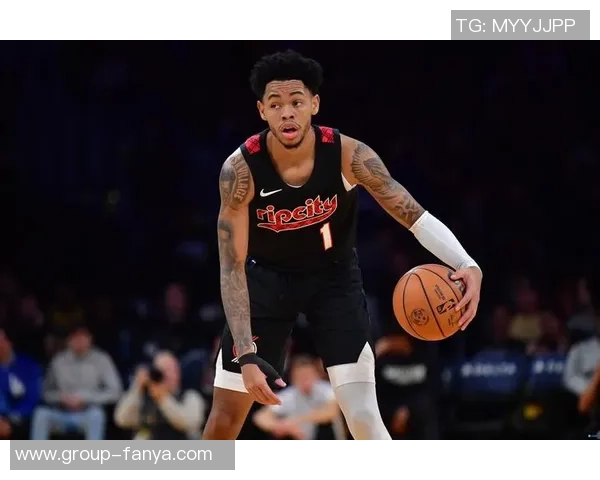 安芬尼西蒙斯表现出色16投10中砍下23分助球队迎战困难局面