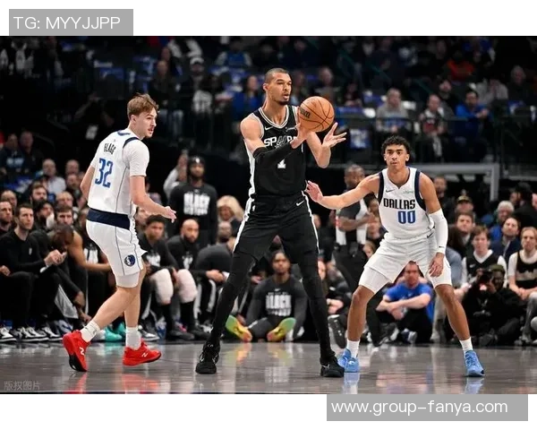 马刺三四号位优势显著文班异军突起让雷霆防线崩溃